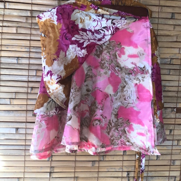 Silk wraparound floral 2 layered skirt - Picture 2 of 3